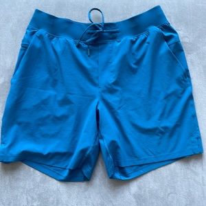 Men’s L Lululemon shorts